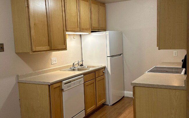 Foto del edificio - 1606 Cottonwood Dr