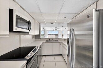 Building Photo - 3901 S Flagler Dr