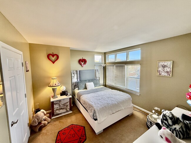 Building Photo - 1914 N Lotus Ave