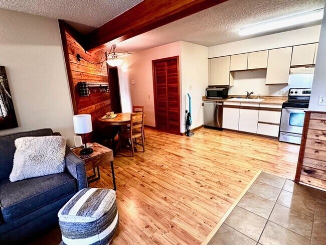 Foto del edificio - Long Term Rental- 549C Rainbow Village