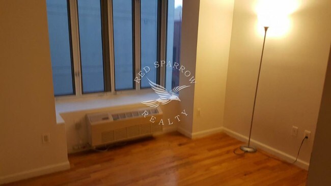 Foto del edificio - 8820 Parsons Blvd