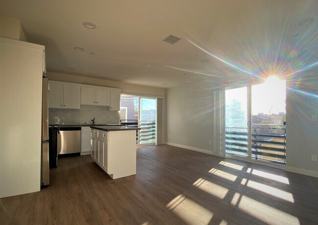 Foto del edificio - 5544 Romaine St