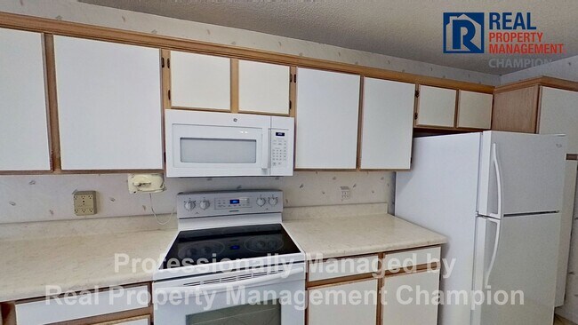 Foto del edificio - Spacious 3 BD/3 BA Home with Open Floorpla...