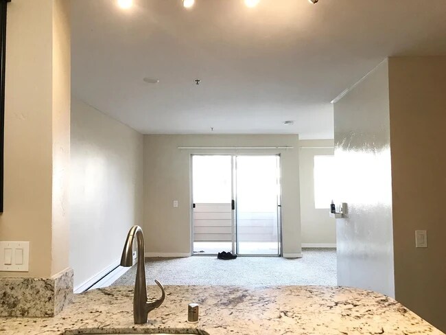 Foto del edificio - 6400 Christie Ave