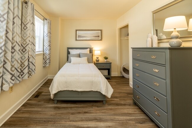 Foto del edificio - Seven Oaks Townhomes