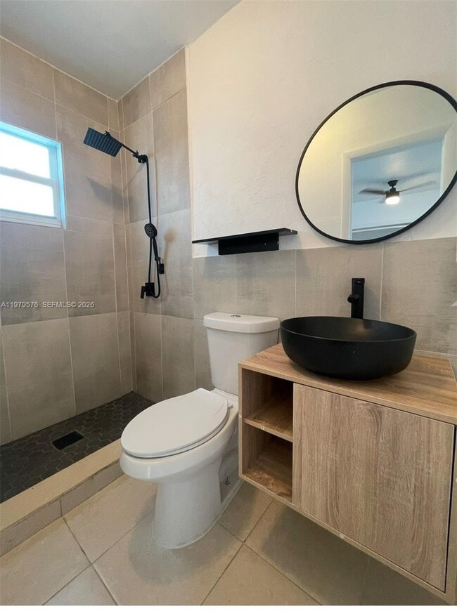 Building Photo - 2421 SW 26th Terrace