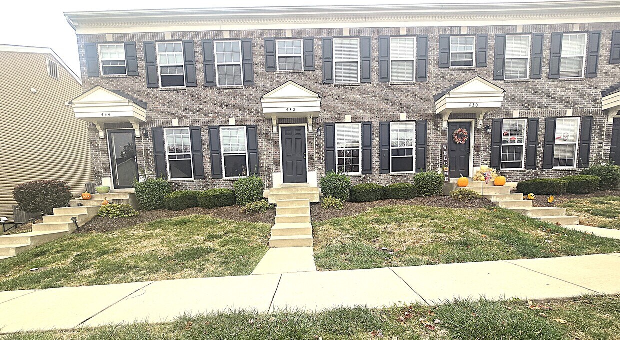 432 Wild Oak Dr, Dardenne Prairie, MO 63368 Townhome Rentals in