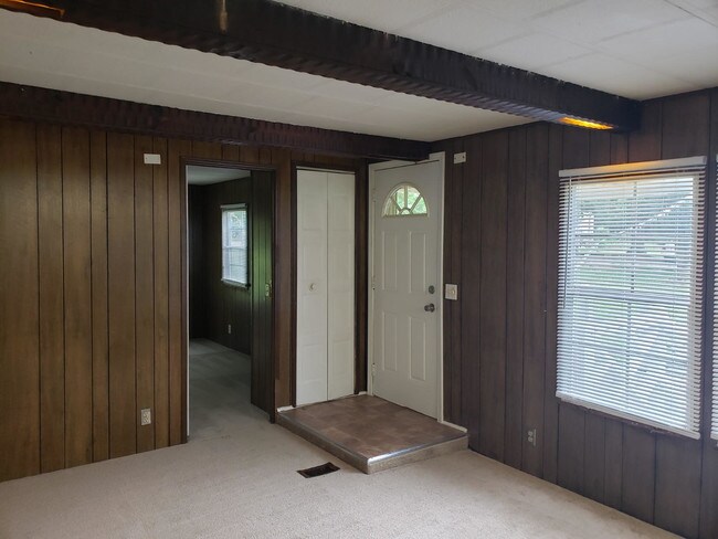 Building Photo - 166 Alwran Rd