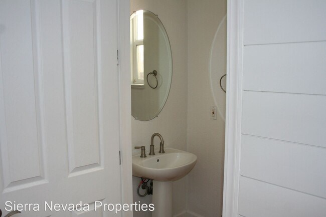 Building Photo - 3 br, 2.5 bath House - 10765 Serratina Dr.