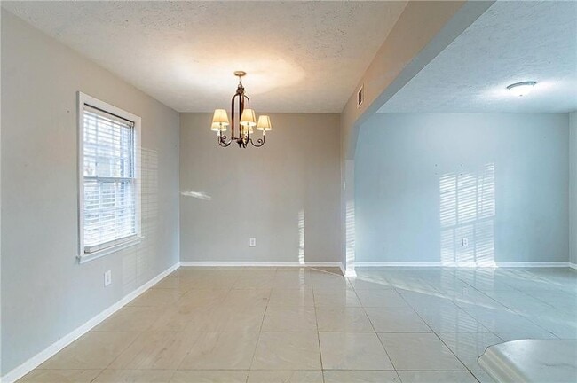 Foto del edificio - 392 Harmony Grove Rd