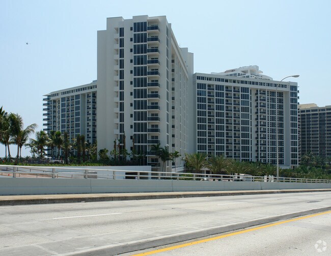 Harbour House Apartments in Bal Harbour, FL