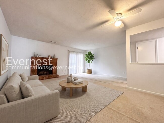 Photo - 2 Bed/2.5 Bath Townhome with Fenced Yard / Pet-Friendly / Available Now!