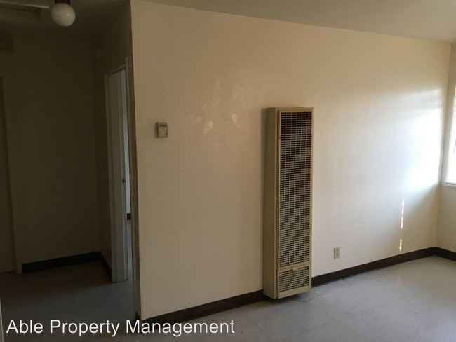 Building Photo - 1 br, 1 bath House - 1411 E. 11th St.