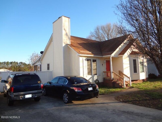 Foto del edificio - 1505 Cedar Ln
