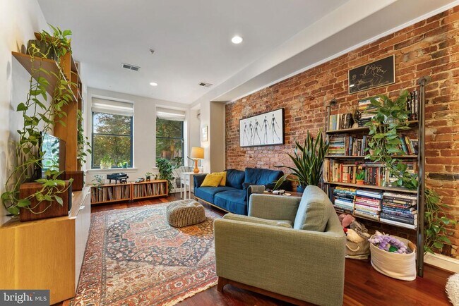 Building Photo - 1105 Park Rd NW