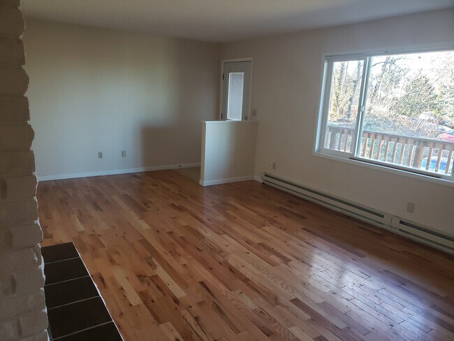 living room - 1701 Lakeway Dr