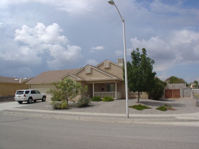 Building Photo - 4629 Bismark Hills Way NE