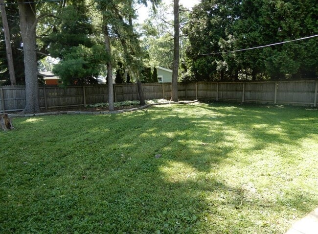 Building Photo - 1840 Woodland Ave