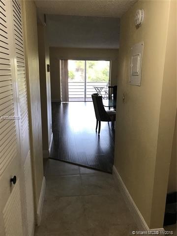 Foto del edificio - 3000 Sunrise Lakes Dr E