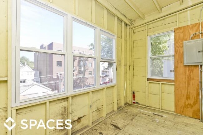 Building Photo - 4 bedroom in Chicago IL 60613
