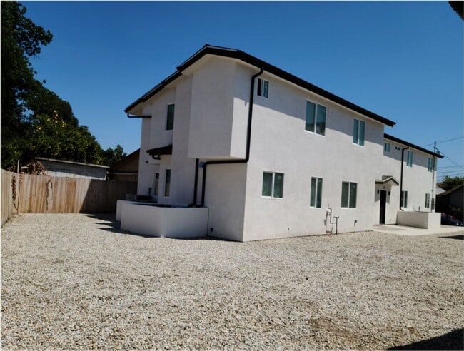 Building Photo - 33(1635)