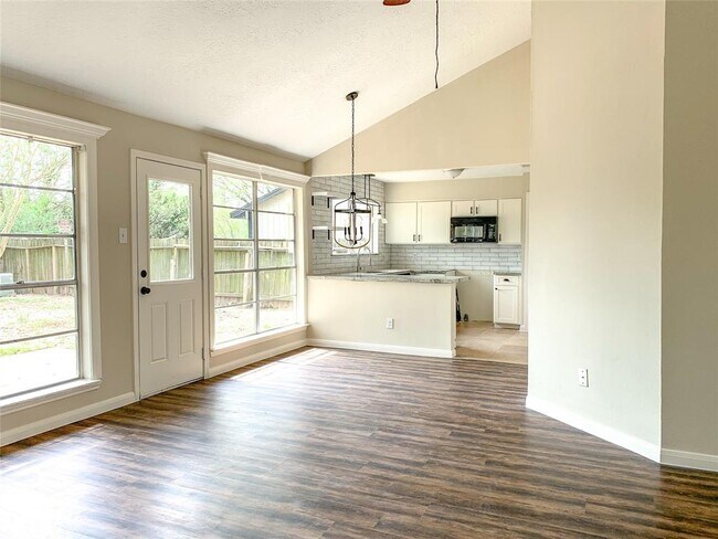 Foto del edificio - 6838 Blue Ridge Dr