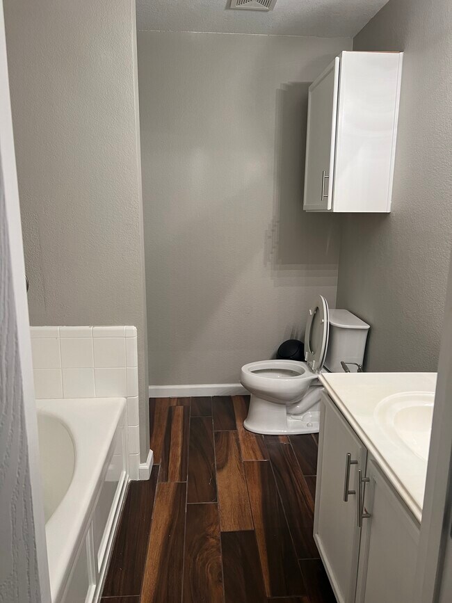 Building Photo - 9112 Whistlewood Dr