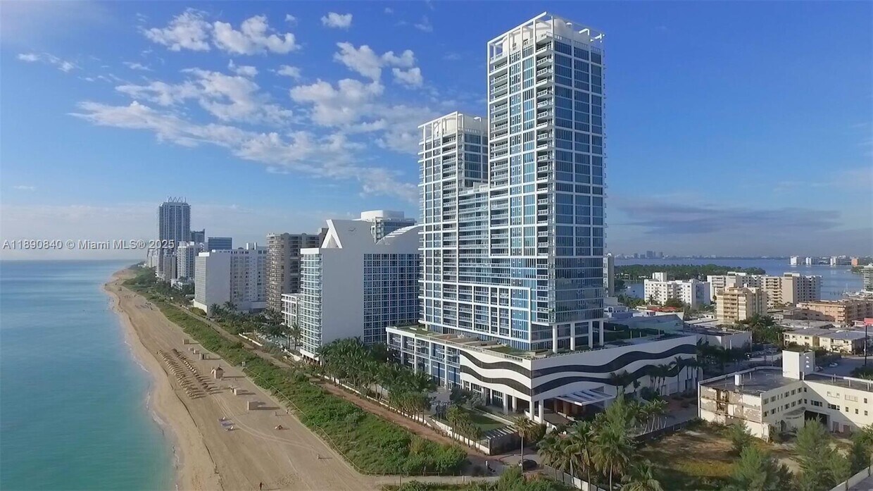Foto principal - 6899 Collins Ave