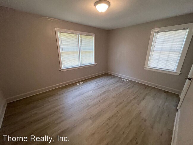 Building Photo - 3 br, 1 bath House - 908 College Circle N