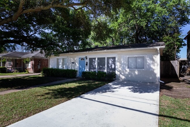 Building Photo - 5808 Community Dr