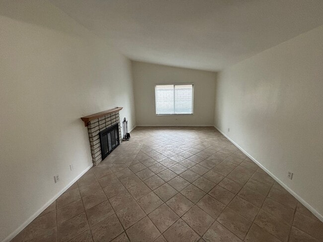 Building Photo - Charming Single-Story 3-Bedroom Pool Home ...