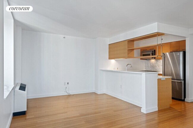 Building Photo - 100 W 39th St