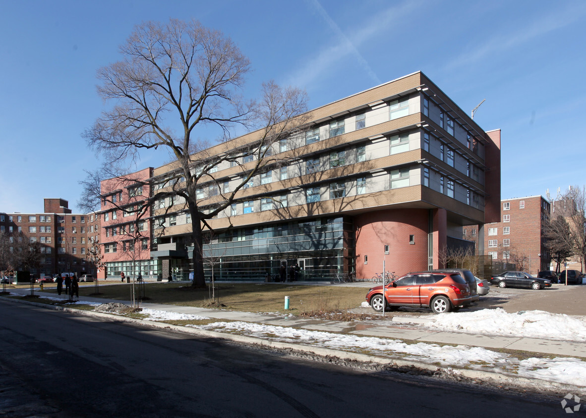 Building Photo - CRC 40 Oaks