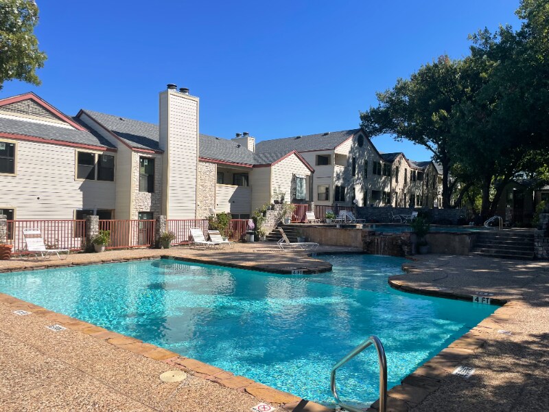 Foto principal - 1510 W N Loop Blvd