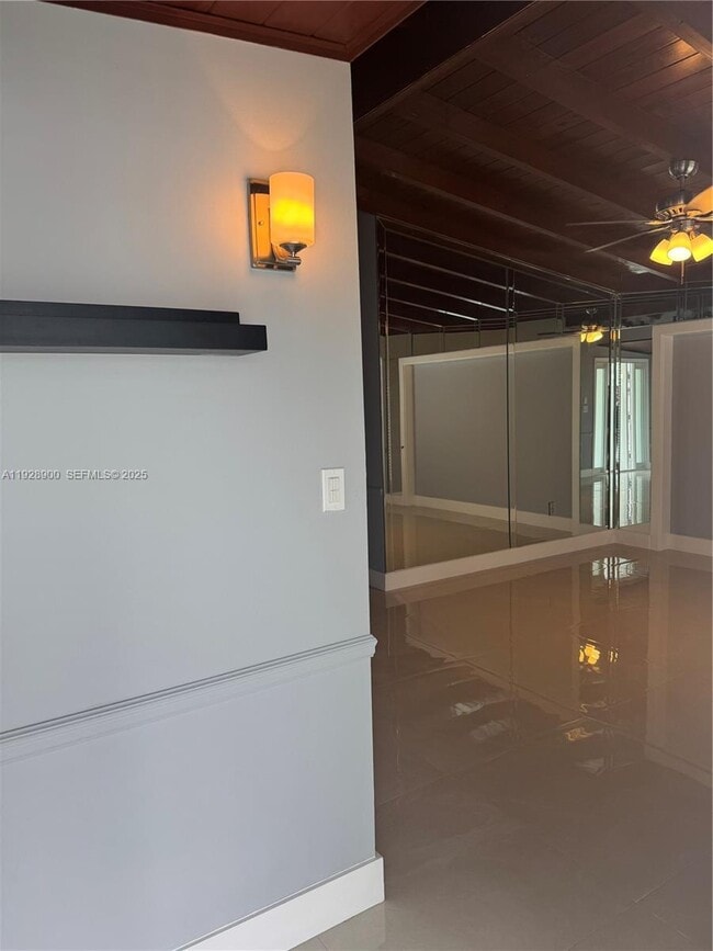 Foto del edificio - 881 Hialeah Dr