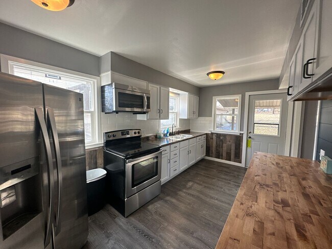 Foto del edificio - 2 Bedroom Single Family
