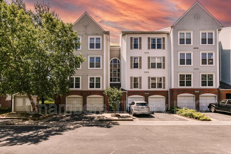 253 S Pickett St Unit Apt 401, Alexandria, VA 22304 Condo for Rent in