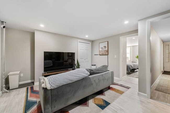 Photo - 519.5 Manila Ave House