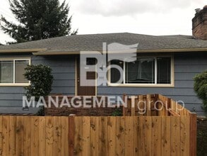 Building Photo - 5442 NE 38th Ave