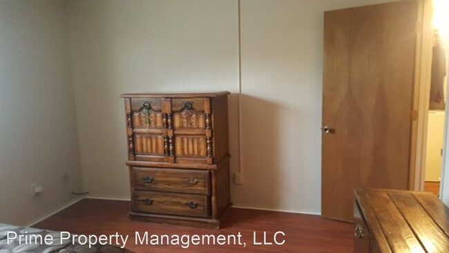 Building Photo - 717 Laurelwood Dr