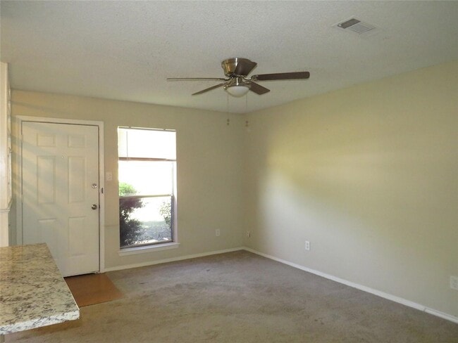 Foto del edificio - 713 Pleasant Manor Ave