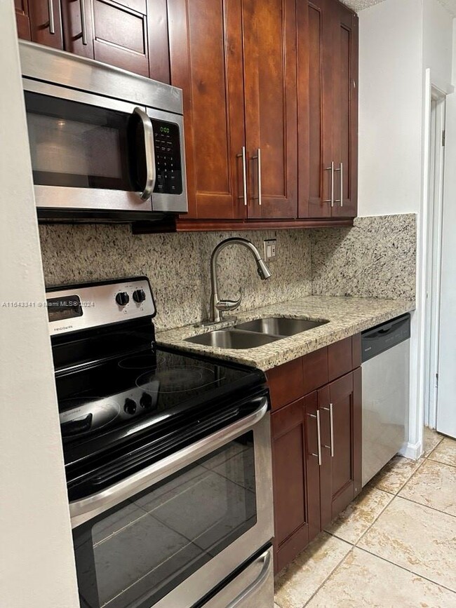Building Photo - 800 SW 129th Pl