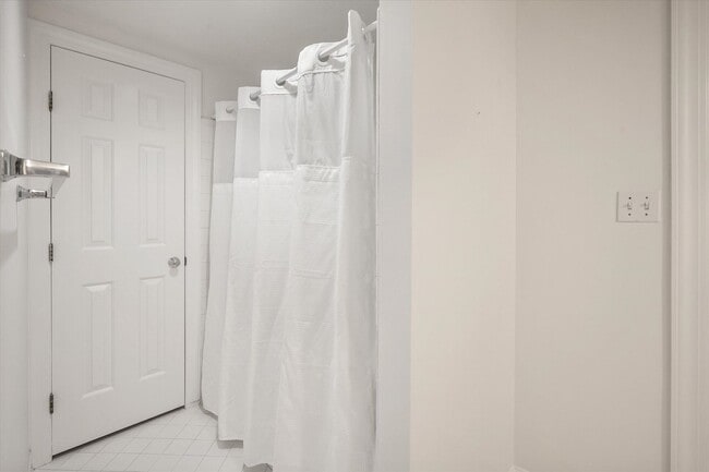 Building Photo - 4 Bedroom House In Hunting Creek