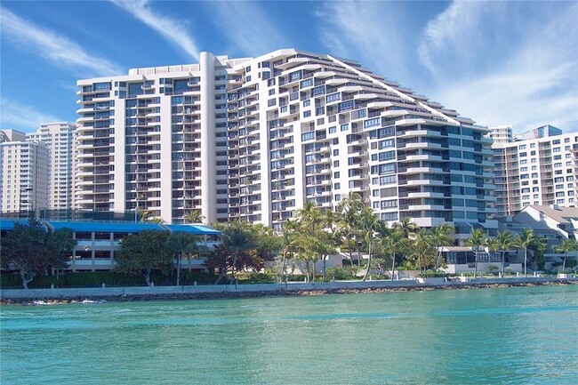 Foto del edificio - 520 Brickell Key Dr