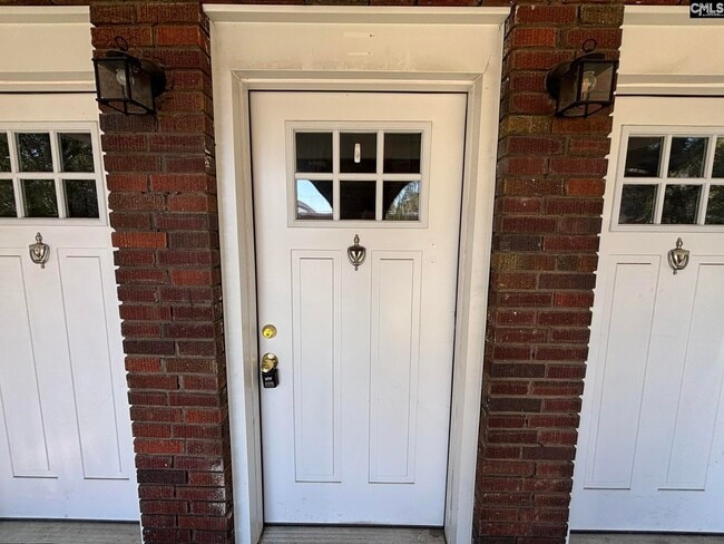 Building Photo - 329 S Saluda Ave