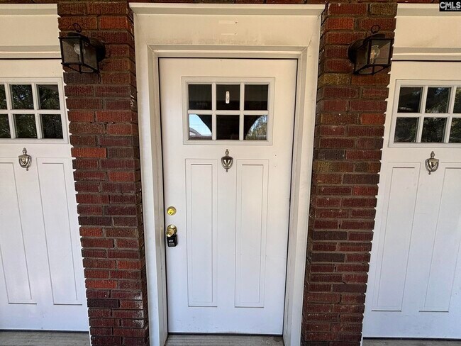 Foto del edificio - 329 S Saluda Ave