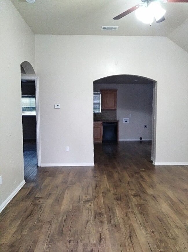 Building Photo - Sunview Homes - W Tonner