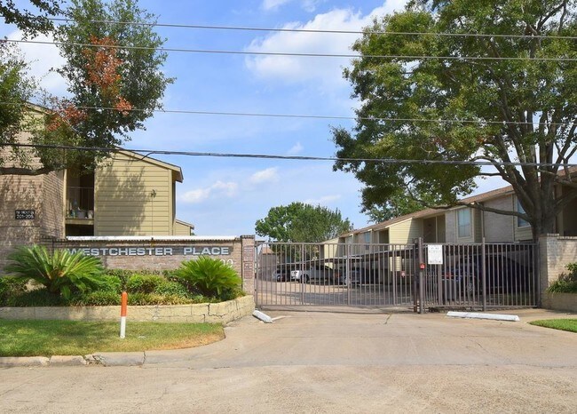 Building Photo - 700 Thicket Ln