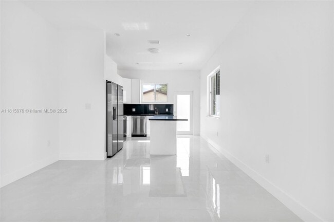 Foto del edificio - 785 SW 7th Ave