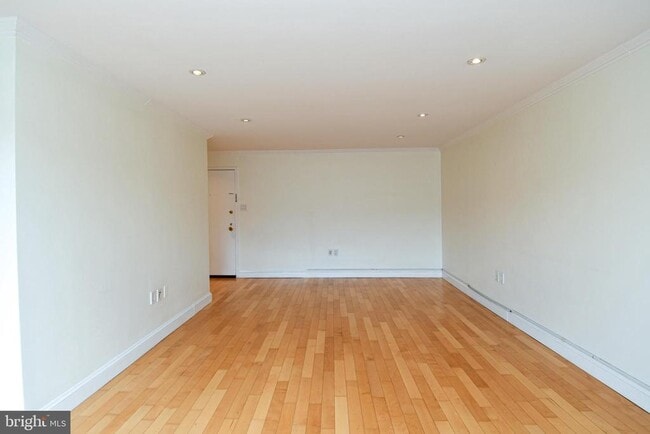 Building Photo - 2501 Calvert St NW